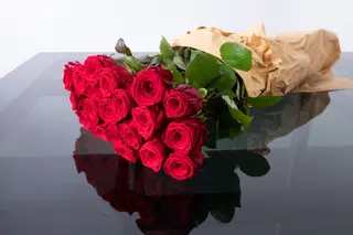 3 rose rosse a gambo lungo