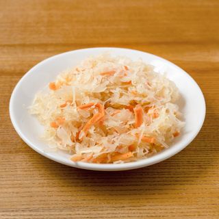 Surówka z białej kapusty