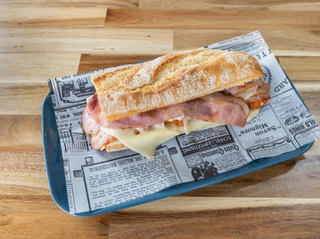 Bocadillo de lomo con bacon