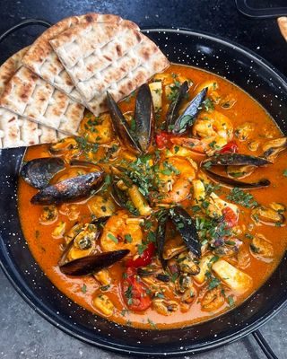 Tagliatelle cu fructe de mare