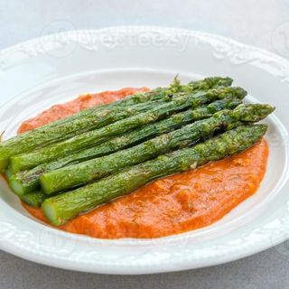 Asparragos con salsa Romesco 
