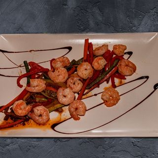 Сотирани скариди с чесън и масло и канапе от зеленчуци   200г