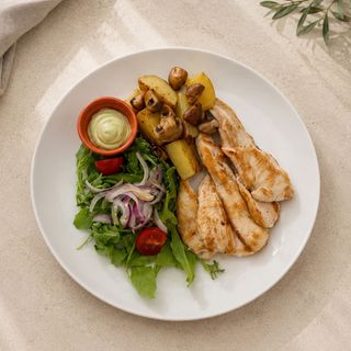 Pavo a la plancha con salsa de aguacate