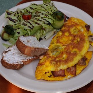 ომლეტი სოკოთი და ბეკონით