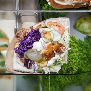 Kebab w bułce super duży