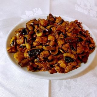 A51. Pollo Con Champiñones