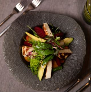 Insalata Mediterranea con Halloumi alla Griglia