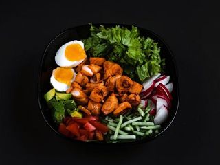 Bowl z smażonym łososiem (440g)