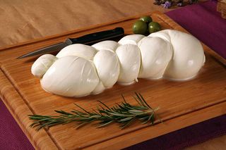 treccia di mozzarella di bufala campana dop 1 kg