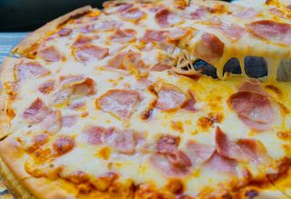 Pizza De Jamón Y Queso (33 Cm.)