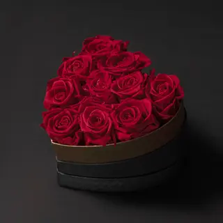 Caja corazón con rosas rojas eternas 12 aprx