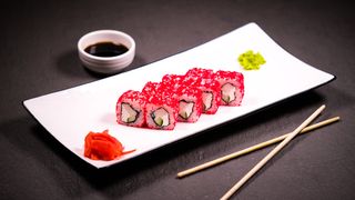 Ролл "Калифорния" с крабом