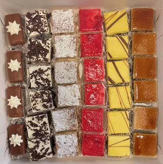 PLATOU ANIVERSAR MINI PRAJITURI 2_