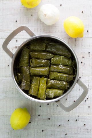 ტოლმა ვაზის ფოთოლში