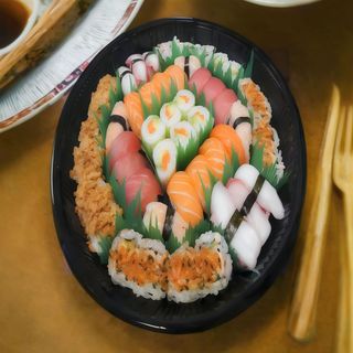 Maki, Nigiri Variado, Maki Verde, Gunkan Ikura, 51 Unidades