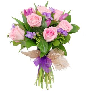 Buchet cu trandafiri, lalele si frezii