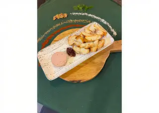 TOSTADAS CON MOUSSE DE FOIE