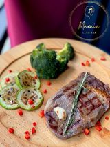 Телешки Рибай стек с броколи и тиквички а (400г)