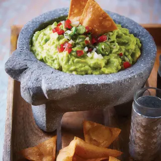 Guacamole con totopos