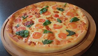 Pizza Margherita 520g + gratuit un sos sau un cola\fanta sau o apa