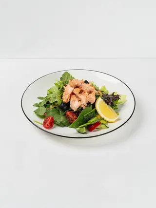 Салат с форелью (240г)