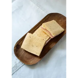 Sandwichito de jamón y queso en pan de tomate (10 unidades) - Gluten, leche, soja