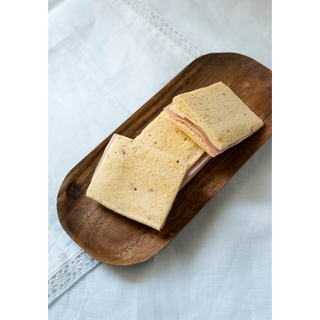 Sandwichito de jamón y queso en pan de tomate (10 unidades)