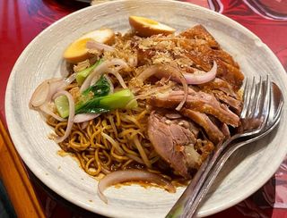 F8.Fideos Artesanos Salteados Con Verduras Y Pato Laqueado