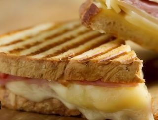 Bikini Con Doble Queso Y Jamón