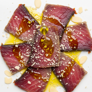 Mojama con almendras y AOVE