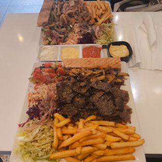 Kebap na talerzu wegetariański