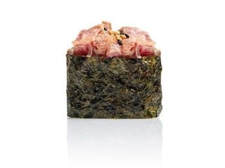 Гункан тунець (50g)