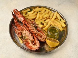 Лобстер цілий на пару з розтопленим вершковим маслом (300/80g)