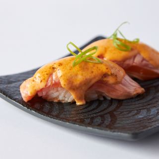 Nigiri De Salmón Aburi (2 Uds.)