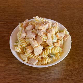 Salata piletina s tijestom