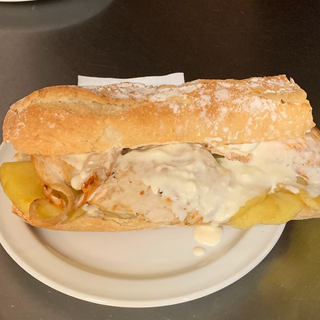 Pechuga De Pollo Con Salsa Roquefort Y Patatas