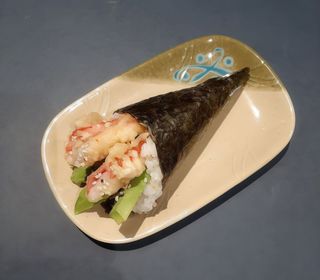Temaki Surimi Tempura (1 Pieza)