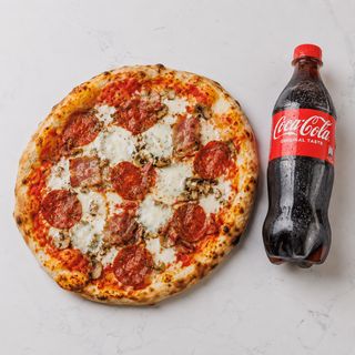 Seljačka pizza + Coca-Cola 0,5l