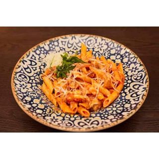 Penne s piletinom u crvenom sosu i mozzarellom