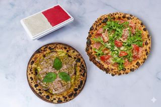 Mortadela i pistaći pizza 32cm +Prosciutto crudo pizza 32cm + Sladoled