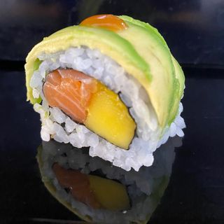 Uromaki Roll De Salmon Mango