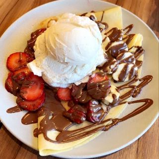 Crepe + Salsa + Topping + Helado (Bola)