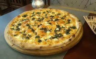 Pizza ze szpinakiem rodzinna 42 cm.