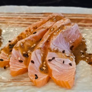 040 Salmon tataki 5 pezzi