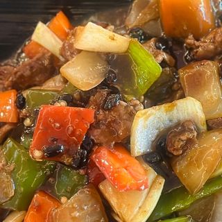 Ternera con judías negras