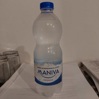 Acqua frizzante Maniva 50 cl. Pvc