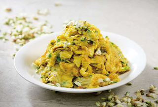 V26 - შემწვარი კვერცხი მწვანე ხახვით / 香葱土鸡蛋