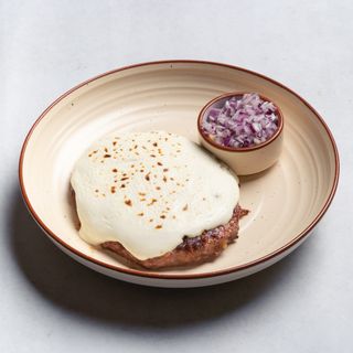 Pljeskavica s kajmakom