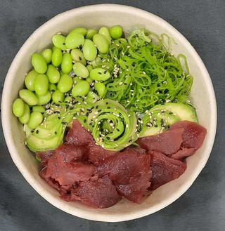 Poke de Atún (Hawaiana)