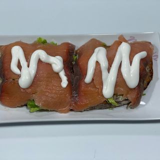 Tostada De Salmón Ahumado Y Queso Azul 